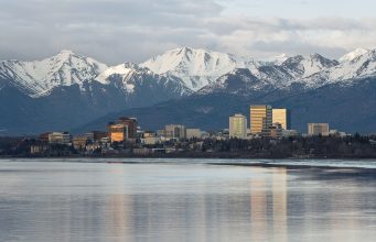 Alaska : Trump réclame la disqualification de Mary Peltola, l’affaire des deux Dan Sullivan La ville d’Anchorage, en Alaska