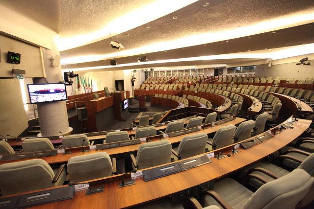 L’hémicycle de l’Assemblée populaire nationale, la chambre basse du Parlement algérien, à Alger (photo d’archives)