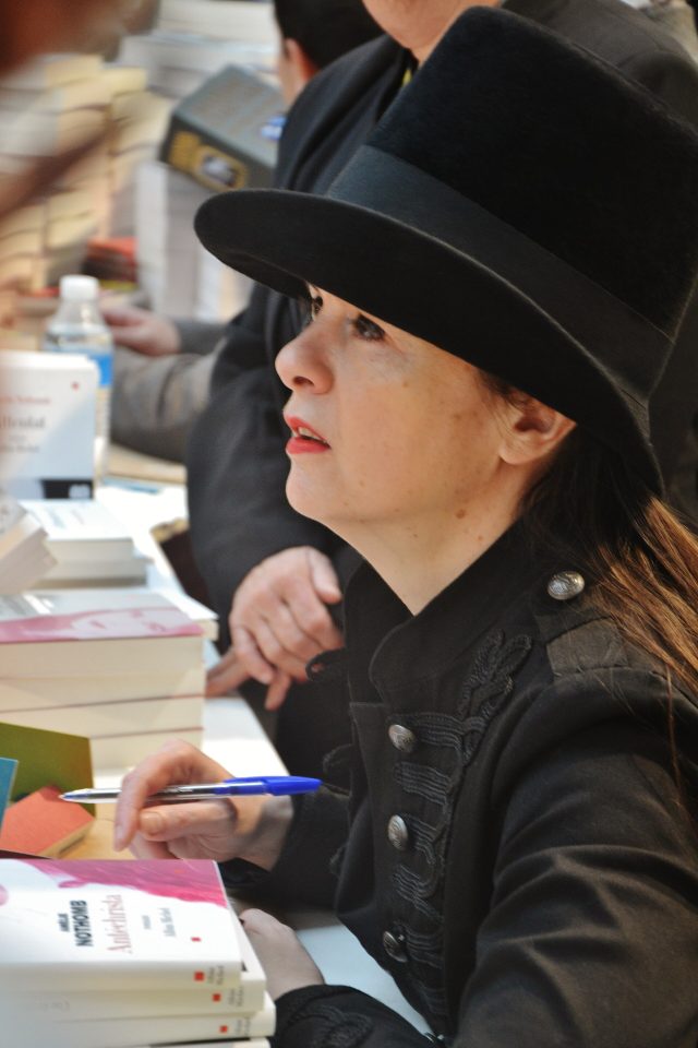 L’écrivaine belge Amélie Nothomb à la Foire du livre de Brive en 2011 L’écrivaine belge Amélie Nothomb à la Foire du livre de Brive en 2011