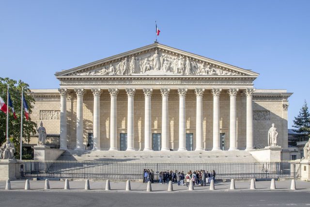 La façade du palais Bourbon, siège de l’Assemblée nationale à Paris