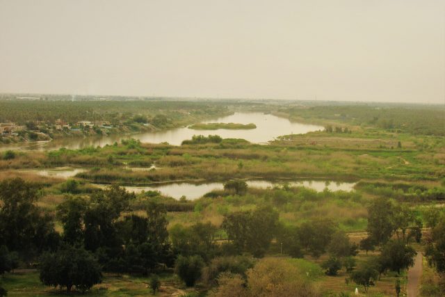 Le Tigre et une île au cœur de Bagdad, capitale de l’Irak Le Tigre et une île au cœur de Bagdad, capitale de l’Irak