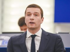 Jordan Bardella réélu président du RN avec 98,98 % des voix au congrès d’Orléans, seul candidat et sur fond d’affaire des messages antisémites Jordan Bardella, réélu président du Rassemblement national lors du congrès d’Orléans