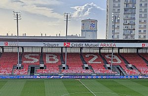 De la bourde au penalty arrêté à la dernière seconde : la folle soirée de Yehvann Diouf, qui offre à Nice sa première victoire à l’extérieur (1-2 à Brest) Le stade Francis-Le Blé, à Brest (photo d’archives)