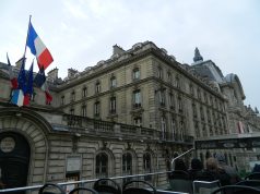 Livret A à 30 000 € : le gouvernement y réfléchit, ce qui est confirmé et ce qui ne l’est pas Le siège de la Caisse des dépôts et consignations à Paris, qui centralise une partie de l'épargne du Livret A (photo d'archives)