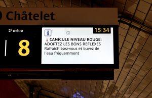 50 000 morts en un été : la canicule 2026 est la plus meurtrière jamais estimée dans les villes d’Europe, et la France arrive deuxième Panneau « canicule niveau rouge » dans le métro parisien, à la station Châtelet
