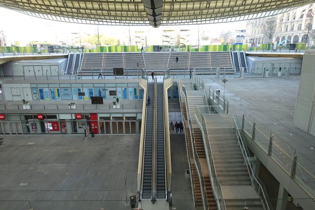 La Canopée du Forum des Halles, à Châtelet-Les Halles, l'un des secteurs parisiens visés par l'arrêté du préfet de police (photo d'archives) La Canopée du Forum des Halles, à Châtelet-Les Halles, l'un des secteurs parisiens visés par l'arrêté du préfet de police (photo d'archives)