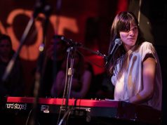 Charlotte Cardin en concert en France en 2027 : 5 dates, places dès 45,50 € La chanteuse québécoise Charlotte Cardin sur scène en 2017