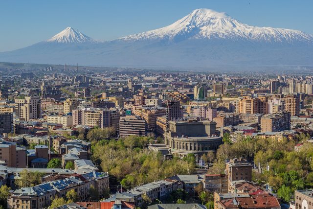 Vue d'Erevan avec le mont Ararat en arrière-plan Vue d'Erevan avec le mont Ararat en arrière-plan