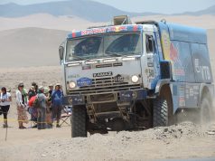 Dakar 2027 : le rallye n’aura pas lieu en Arabie saoudite, l’édition déplacée sur un autre territoire à deux mois du départ Un camion Kamaz en course sur une piste désertique lors du Dakar 2014 en Amérique du Sud (photo d’archives)