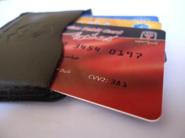 Carte bancaire posée sur une table Carte bancaire posée sur une table
