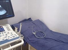 Amylose cardiaque : dépistage gratuit dans une cinquantaine d’hôpitaux, qui doit consulter Un appareil d’échocardiographie dans une salle d’examen (photo d’illustration)