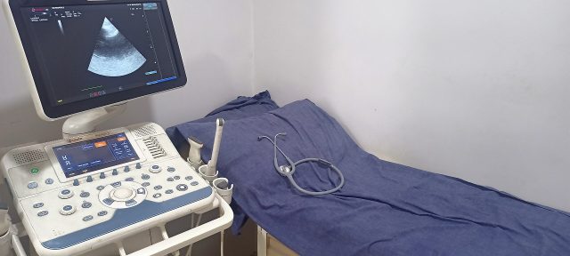 Un appareil d’échocardiographie dans une salle d’examen (photo d’illustration) Un appareil d’échocardiographie dans une salle d’examen (photo d’illustration)