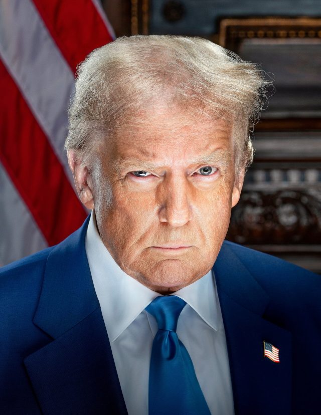Portrait officiel de Donald Trump, président des États-Unis, en janvier 2025 Portrait officiel de Donald Trump, président des États-Unis, en janvier 2025