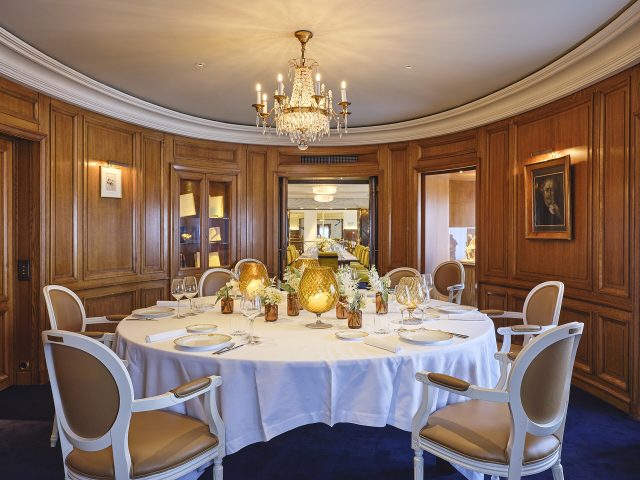 Le salon Goncourt du restaurant Drouant à Paris, où le prix est remis Le salon Goncourt du restaurant Drouant à Paris, où le prix est remis