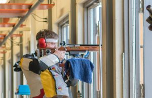 Fédération française de tir : 64 000 photos d’identité et 19 000 documents volés, deuxième cyberattaque en un an, ce que les licenciés doivent faire Des tireurs sportifs en position sur un pas de tir à 300 mètres (photo d'illustration)
