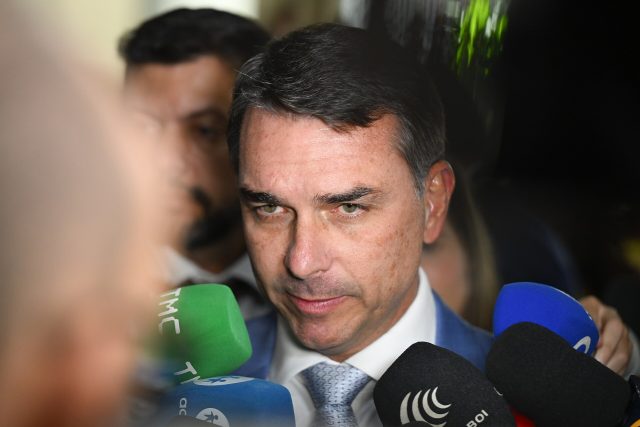 Le sénateur brésilien Flávio Bolsonaro lors d’une interview