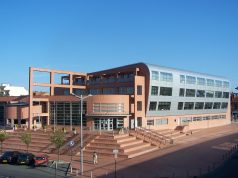 Fusillade à Trappes et La Verrière : un mort, quatre blessés, le parquet national antiterroriste saisi Hôtel de ville de Trappes, dans les Yvelines