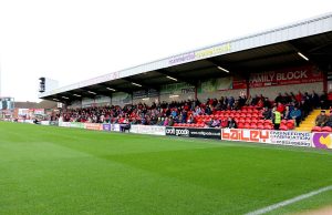 Arsenal éliminé par Fleetwood, club de D4, aux tirs au but en League Cup Une tribune du Highbury Stadium, le stade de Fleetwood Town