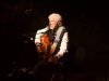 Hugues Aufray, 97 ans, aphone, reporte son concert de Bressuire ; Jérémy Frérot met sa carrière en pause après 140 dates Hugues Aufray en concert à Aix-en-Provence en 2009 (photo d’archives)