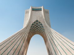 Iran : Mojtaba Khamenei promet une riposte « sans limite géographique » La tour Azadi, monument emblématique de Téhéran, capitale de l’Iran