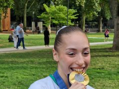 Kaylia Nemour conserve son titre mondial aux barres asymétriques à Rotterdam avec 15,333, la France échoue au pied du podium Kaylia Nemour, médaille d’or aux barres asymétriques, de nouveau sacrée championne du monde à Rotterdam