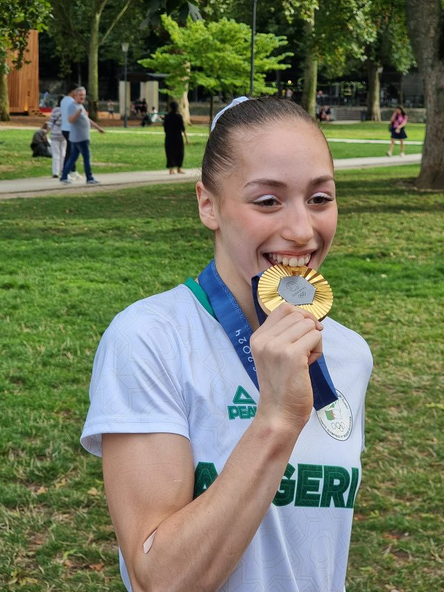 Kaylia Nemour, médaille d’or aux barres asymétriques, de nouveau sacrée championne du monde à Rotterdam Kaylia Nemour, médaille d’or aux barres asymétriques, de nouveau sacrée championne du monde à Rotterdam