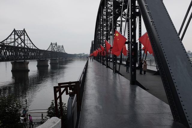 Le pont de l’Amitié sino-coréenne sur le fleuve Yalu, entre Dandong (Chine) et Sinuiju (Corée du Nord) (photo d’archives) Le pont de l’Amitié sino-coréenne sur le fleuve Yalu, entre Dandong (Chine) et Sinuiju (Corée du Nord) (photo d’archives)