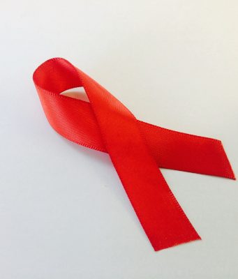 Mort de Michèle Barzach : l’ancienne ministre de la Santé est décédée à 83 ans Un ruban rouge, symbole de la lutte contre le sida (photo d’illustration)