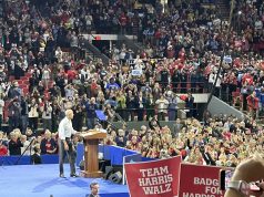 Midterms 2026 : Trump vote en avance et relance ses accusations de fraude, Obama en campagne dans l’Ohio et le Michigan Barack Obama lors d’un meeting à Madison, dans le Wisconsin, en octobre 2024 (photo d’archives)