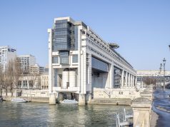 Fitch maintient la note A+ de la France, perspective négative : ce que ça change pour vous Le ministère de l'Économie et des Finances à Bercy, à Paris