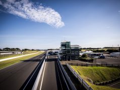 MotoGP : le Grand Prix d’Australie annulé à cause de la pluie, Marc Márquez reste leader avec dix points d’avance sur Jorge Martín La ligne droite des stands du circuit de Phillip Island, en Australie (photo d’archives)