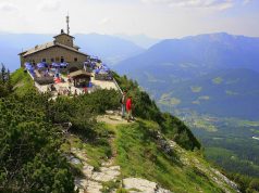 Le « nid d’aigle » d’Hitler ravagé par un incendie en Bavière : près de 200 pompiers mobilisés, un suspect en garde à vue Le Kehlsteinhaus, dit « nid d'aigle », perché au-dessus de Berchtesgaden en Bavière (photo d'archives)