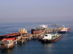 Ormuz : quatre pétroliers en feu selon l’Iran, ce qui est confirmé et l’effet sur le pétrole Des pétroliers à un terminal pétrolier dans le nord du golfe Persique