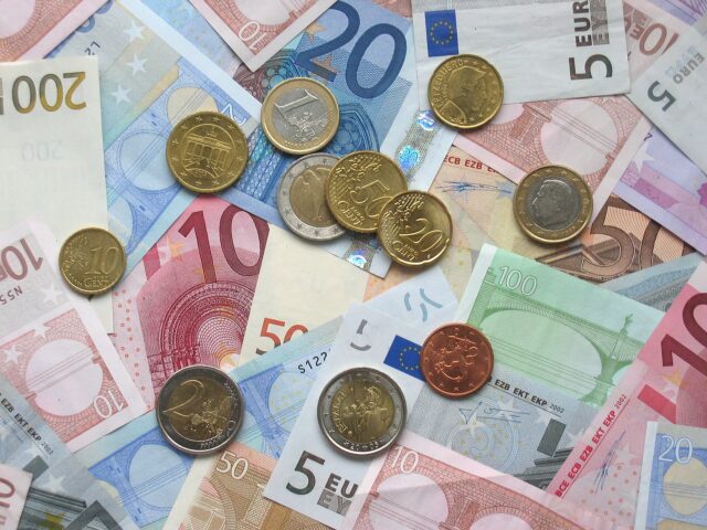 ouelen-1215-photo Pièces et billets en euros