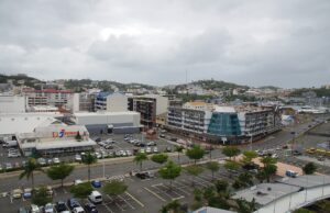 Nouvelle-Calédonie : la Dass confirme une épidémie de grippe, les urgences du Médipôle saturées Vue sur le port de Nouméa, en Nouvelle-Calédonie