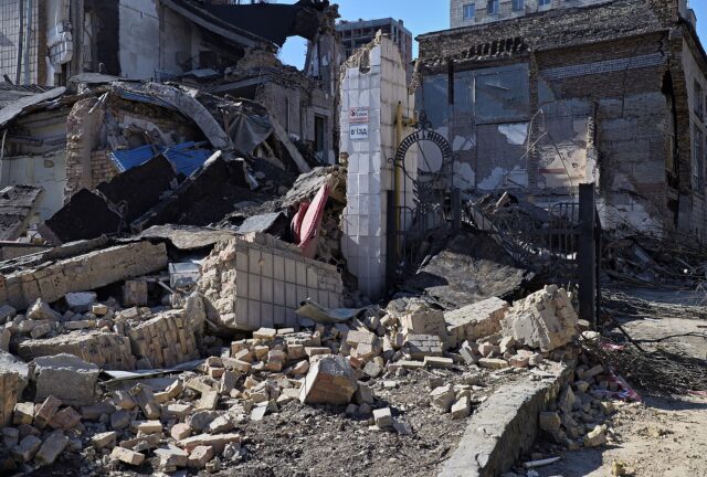 ouelen-1229-photo Immeuble endommagé après une frappe de missile russe à Kyiv