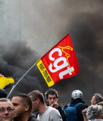 Mobilisation du samedi 17 octobre : qui appelle à manifester et ce que l’on sait des transports Cortège de manifestants dans les rues de Paris