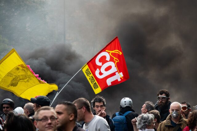 ouelen-1235-photo Cortège de manifestants dans les rues de Paris