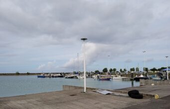 Île Maurice : le couvre-feu prolongé après des nuits de violences, 94 personnes arrêtées Le port de Port-Louis, capitale de l'île Maurice