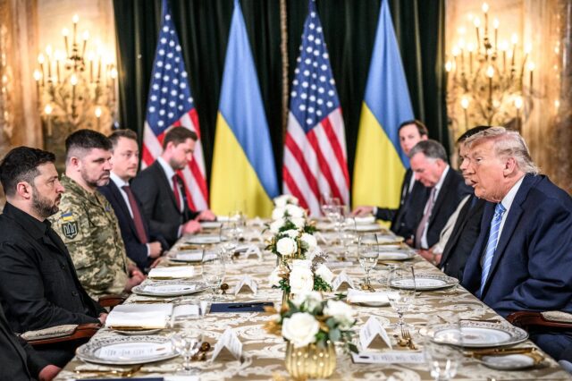 Donald Trump et Volodymyr Zelensky lors d'une rencontre à Mar-a-Lago en décembre 2025 Donald Trump et Volodymyr Zelensky lors d'une rencontre à Mar-a-Lago en décembre 2025