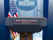Maison-Blanche : la nouvelle porte-parole Katie Zacharia sous le feu des questions sur son titre d’avocate La salle de presse James S. Brady de la Maison-Blanche, à Washington