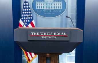 Maison-Blanche : la nouvelle porte-parole Katie Zacharia sous le feu des questions sur son titre d’avocate La salle de presse James S. Brady de la Maison-Blanche, à Washington