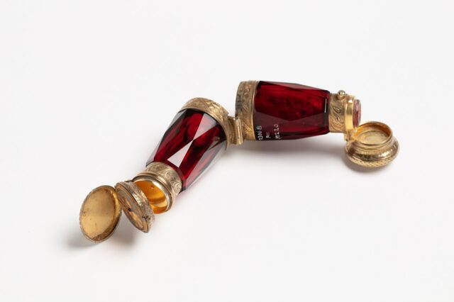Un flacon de parfum ancien (photo d'illustration) Un flacon de parfum ancien (photo d'illustration)