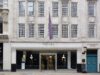 Calvin Klein et McQueen se séparent de leurs directeurs artistiques, une semaine après le départ de Vaccarello de Saint Laurent La boutique Alexander McQueen d'Old Bond Street, à Londres