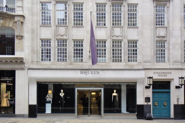 La boutique Alexander McQueen d'Old Bond Street, à Londres La boutique Alexander McQueen d'Old Bond Street, à Londres