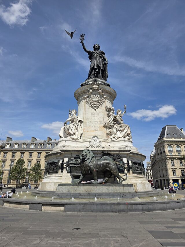 La statue de Marianne au centre de la place de la République, à Paris, point de départ des cortèges parisiens (photo d'illustration)
