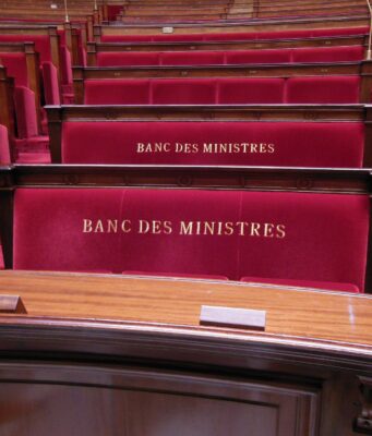Budget 2027 : les députés adoptent de justesse la réforme de l’apport-cession, une niche prisée des chefs d’entreprise fortunés Le banc des ministres dans l'hémicycle de l'Assemblée nationale, au Palais-Bourbon, où se poursuit l'examen du budget 2027 (photo d'archives)