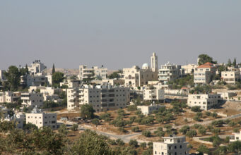 Cisjordanie : des colons israéliens s’en prennent à un convoi de diplomates européens à Taybeh, un maire français frappé Le village de Taybeh, en Cisjordanie, au nord-est de Ramallah (photo d'archives)
