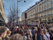 Mobilisation du 17 octobre : près de 500 actions annoncées, Macron appelle au calme et Nuñez ordonne des « déblocages systématiques » Cortège de manifestants au départ de la place de la République, à Paris (photo d'illustration)