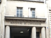 Violences du 17 octobre : 2 000 interpellations, Laurent Nuñez sommé de démissionner, nouveau rassemblement tendu place de la République Façade du ministère de l'Intérieur, rue des Saussaies à Paris
